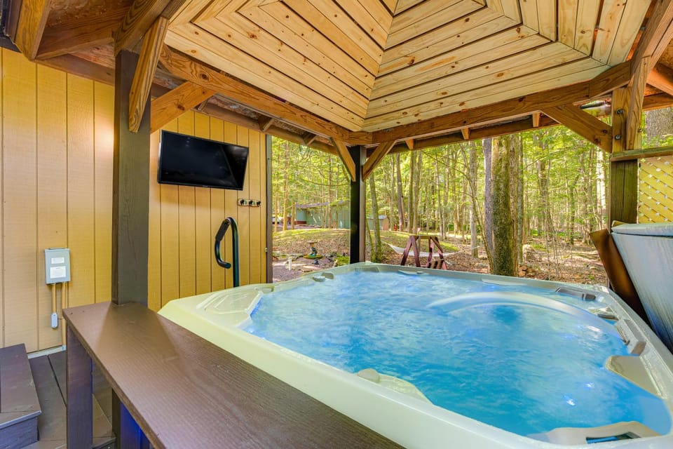 Game Room & Hot Tub: ‘Pine Bear' Pocono Lake Cabin Cabin in Coolbaugh Township