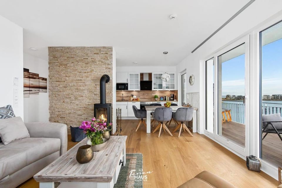 View (from property/room), Balcony/Terrace, Kitchen or kitchenette, Living room, Seating area, Dining area