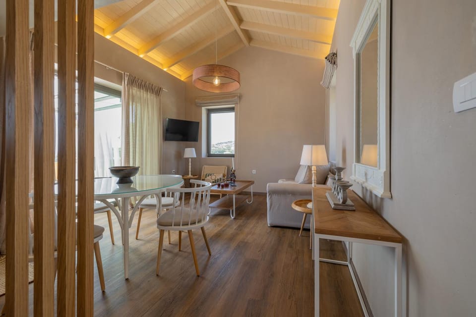 Communal lounge/ TV room, TV and multimedia, Seating area