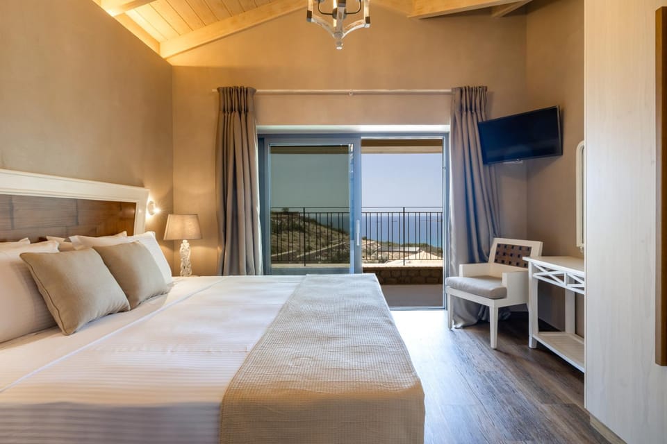 Bed, Natural landscape, TV and multimedia, Photo of the whole room