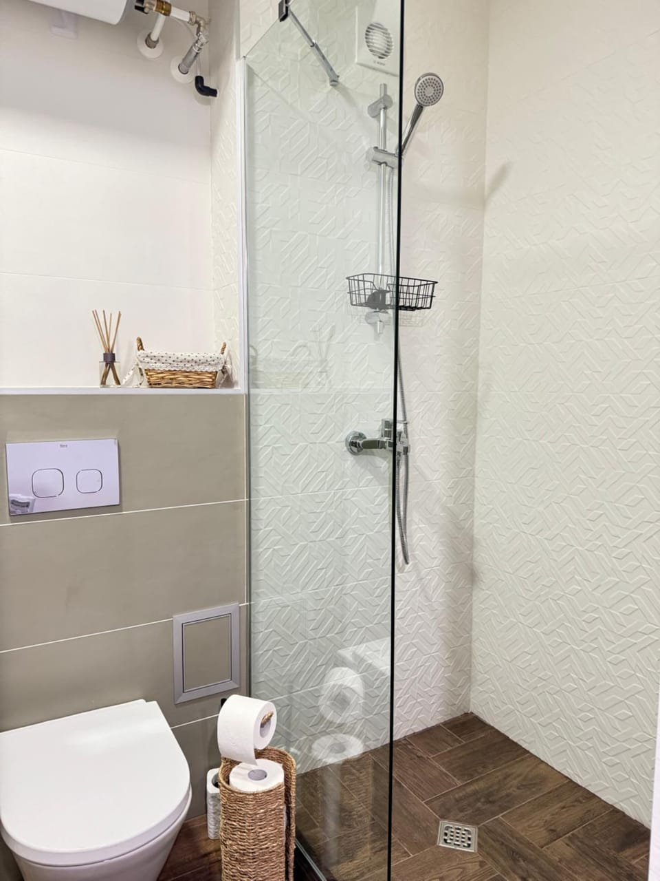 Shower, Toilet, Bathroom, towels