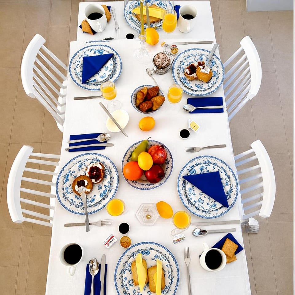 Food and drinks, Dining area, Food