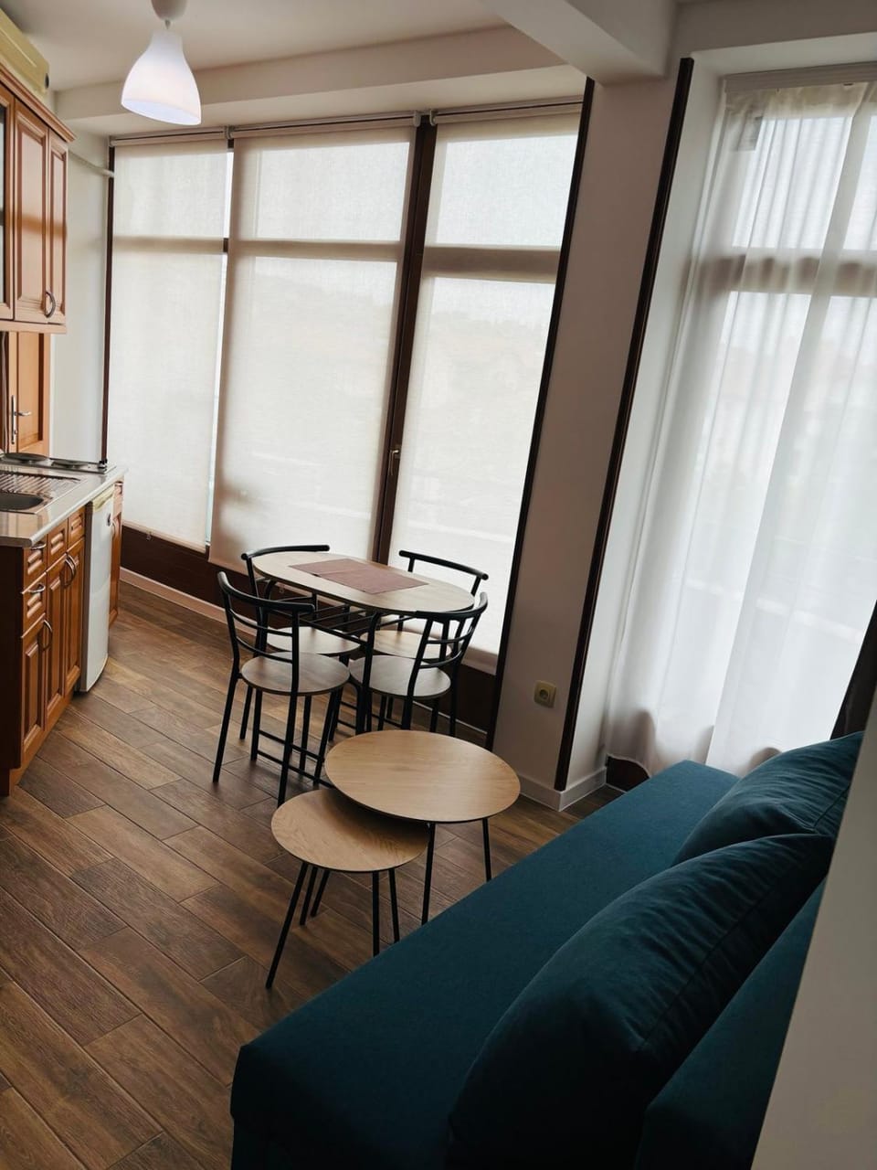 Kitchen or kitchenette, Living room, Seating area, Dining area