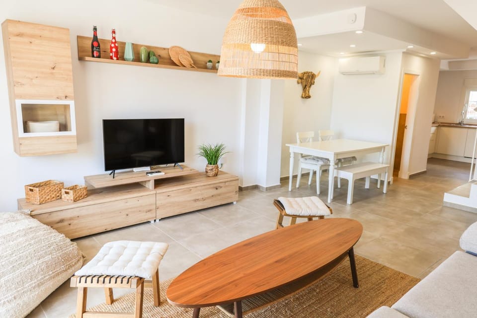 TV and multimedia, Living room, Dining area, heating, heating, air conditioner, air conditioner