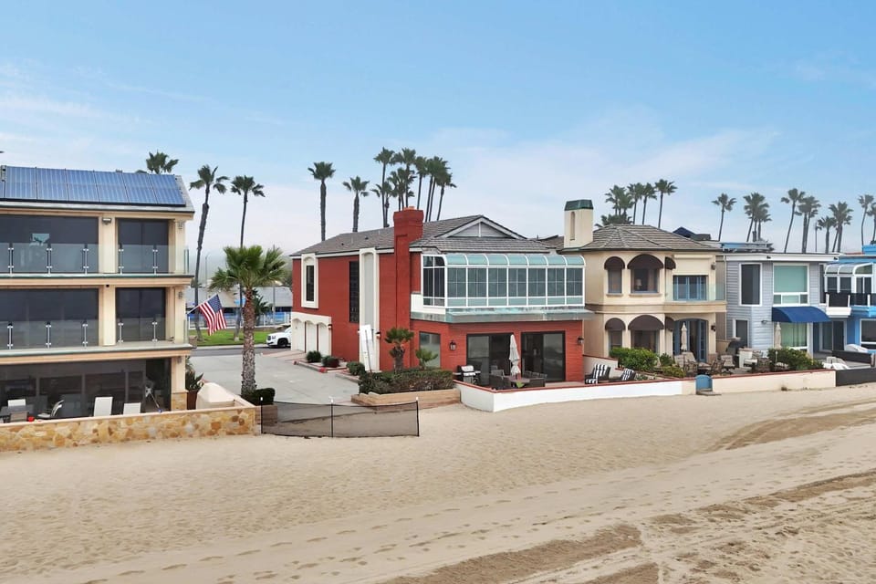 5911 Seashore Dr House in Newport Beach