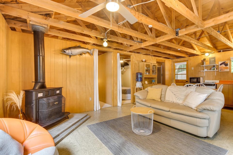Private Dock on Messalonskee Lake: Cozy Cottage! House in Sidney