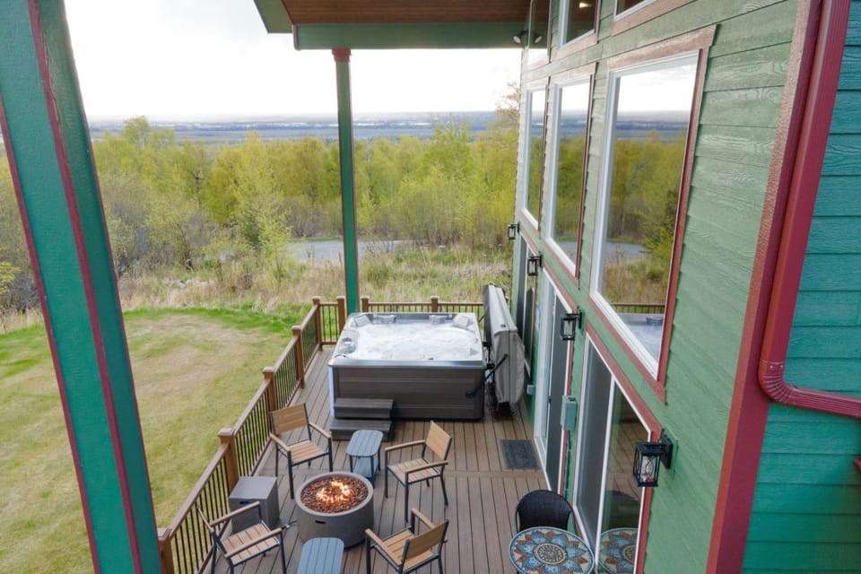 Property building, Hot Tub, Mountain view, fireplace