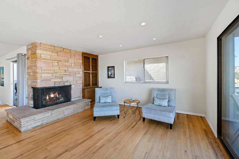 925 W Bay Ave House in Balboa Peninsula
