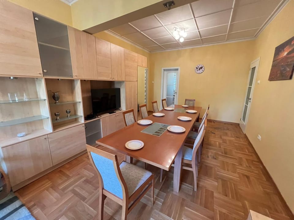 TV and multimedia, Dining area