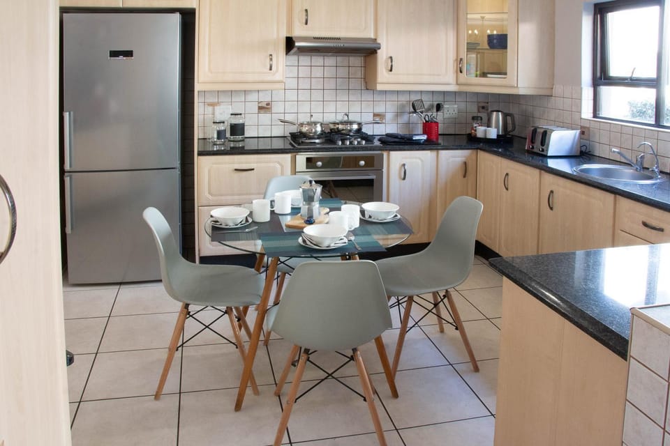 Dining area, Breakfast, dishwasher, oven, stove, toaster, washing machine, kitchen