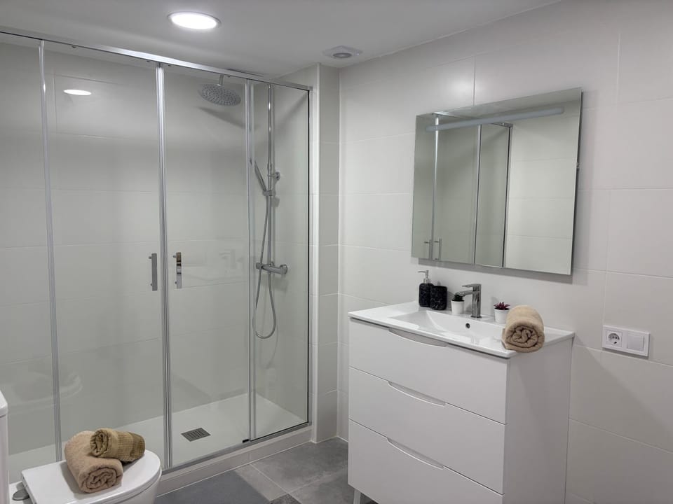 Shower, Bathroom, towels