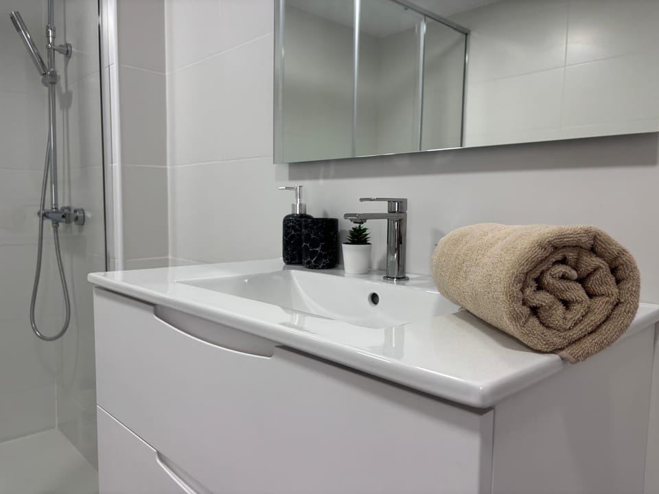 Shower, Bathroom, towels