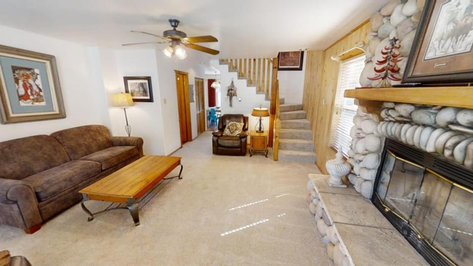 TV and multimedia, Living room, Seating area, fireplace, furniture