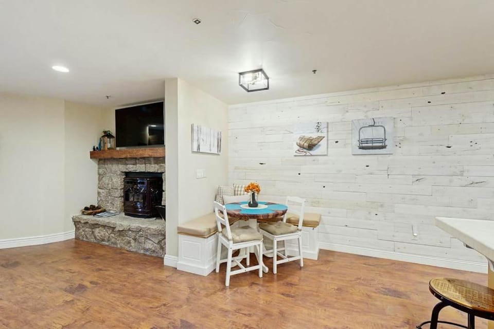 Knotty & Nice House in Incline Village