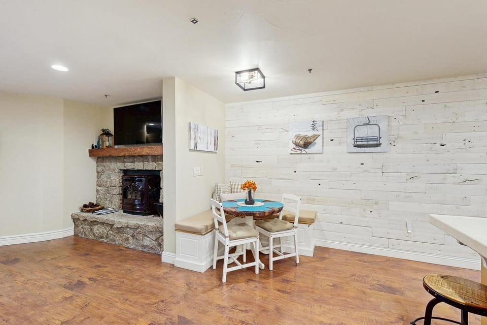 Knotty & Nice Apartment in Incline Village