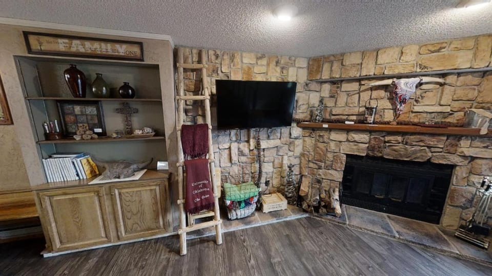 TV and multimedia, Living room, fireplace, furniture