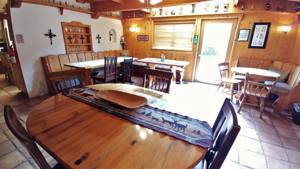 Day, Seating area, Dining area, furniture