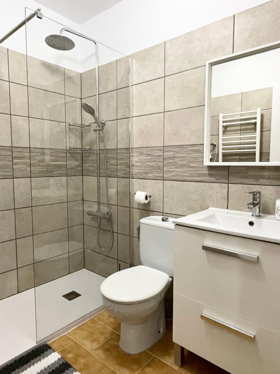 Shower, Bathroom, towels