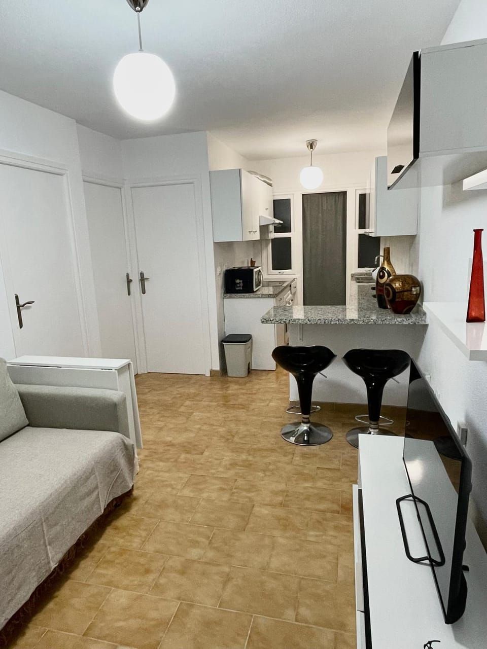 Living room, oven
