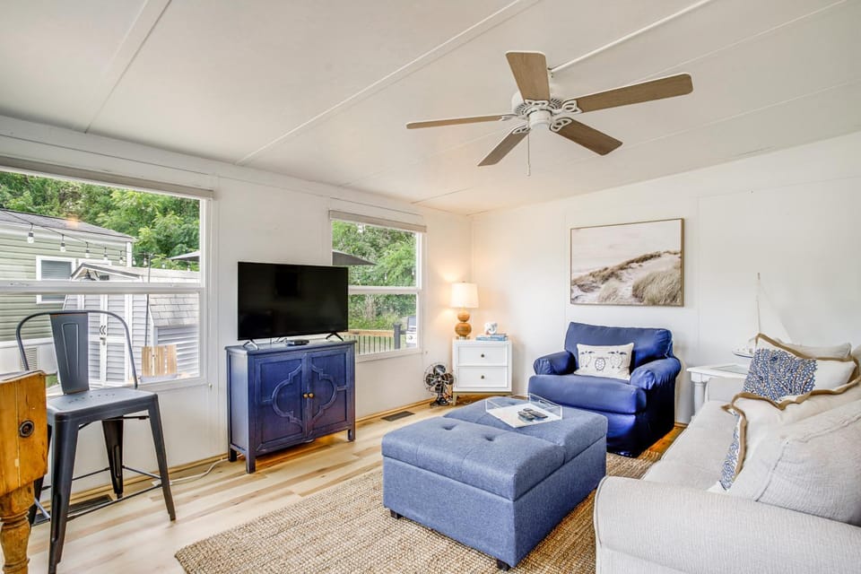 Patio, Pool Access! Coastal Ocean Pines Cottage House in Ocean Pines