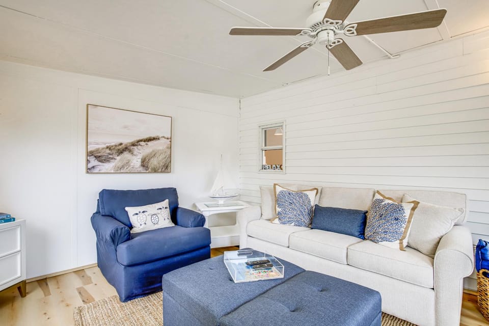 Patio, Pool Access! Coastal Ocean Pines Cottage House in Ocean Pines