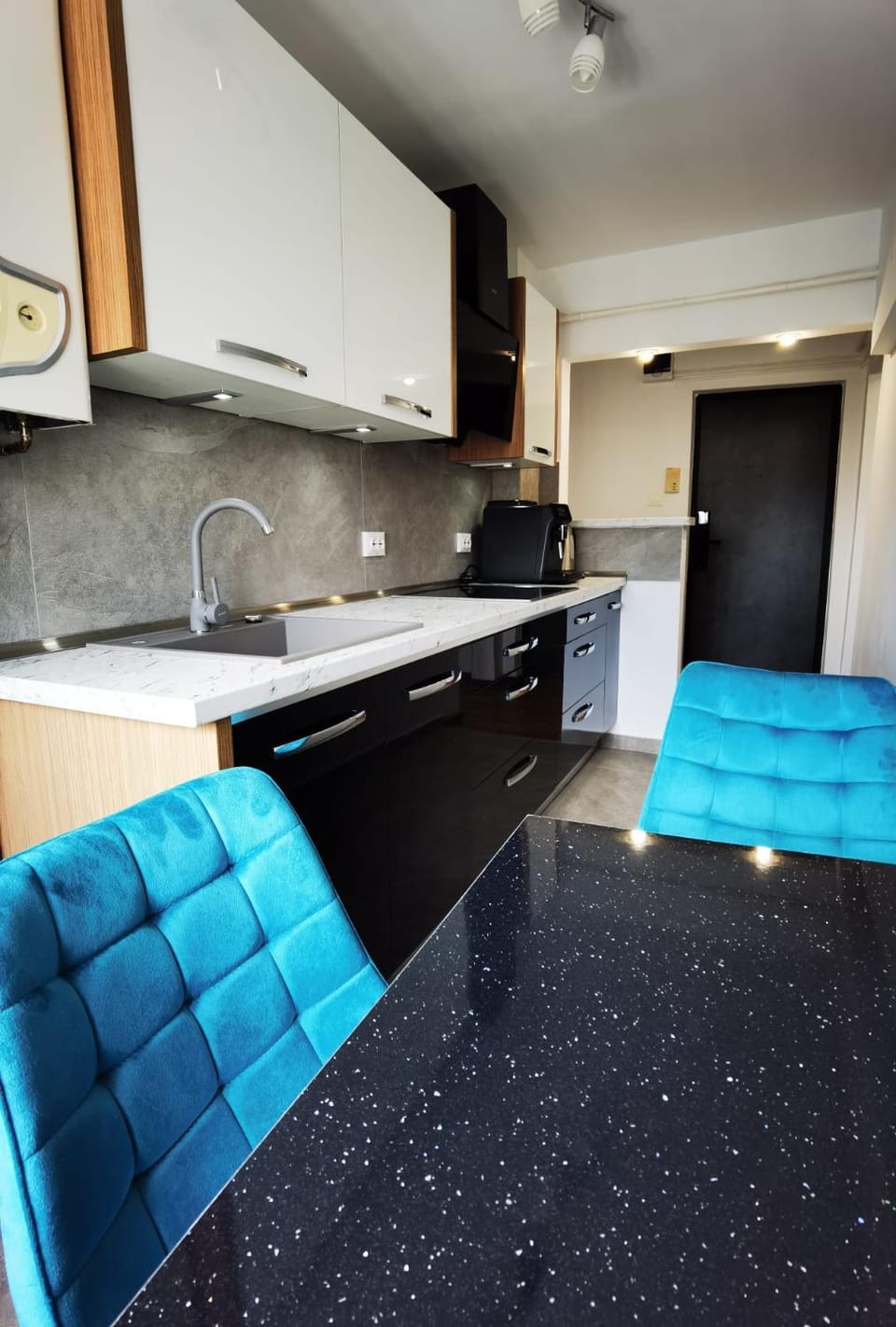 Kitchen or kitchenette, Dining area, stove