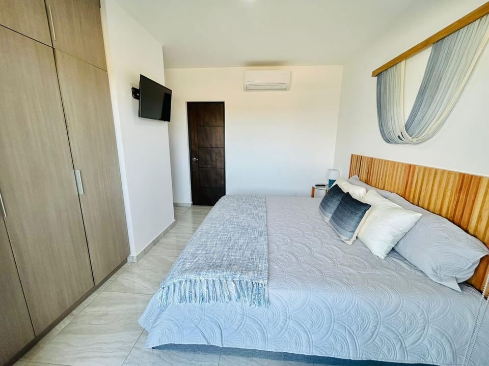 Bed, Photo of the whole room, Bedroom, wardrobe, air conditioner
