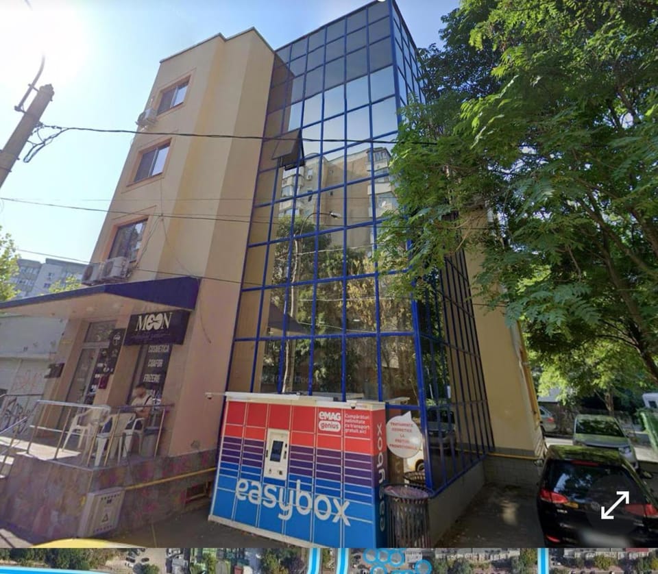 Property building, Street view, Location