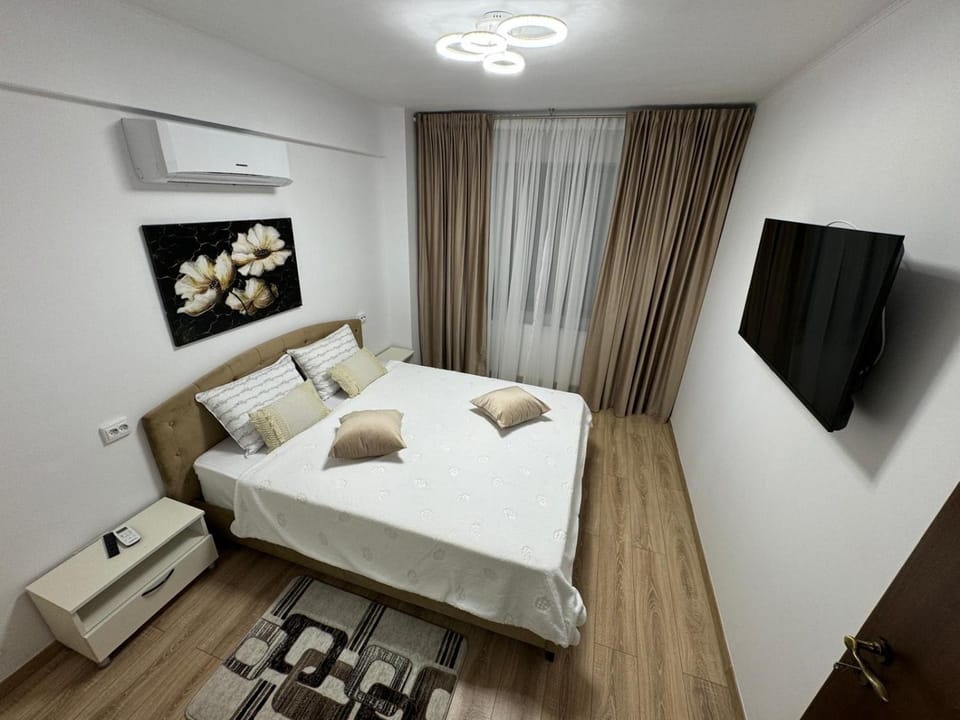 Bed, TV and multimedia, Bedroom
