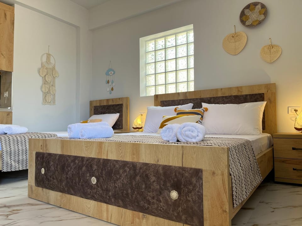 Bed, Bedroom, towels