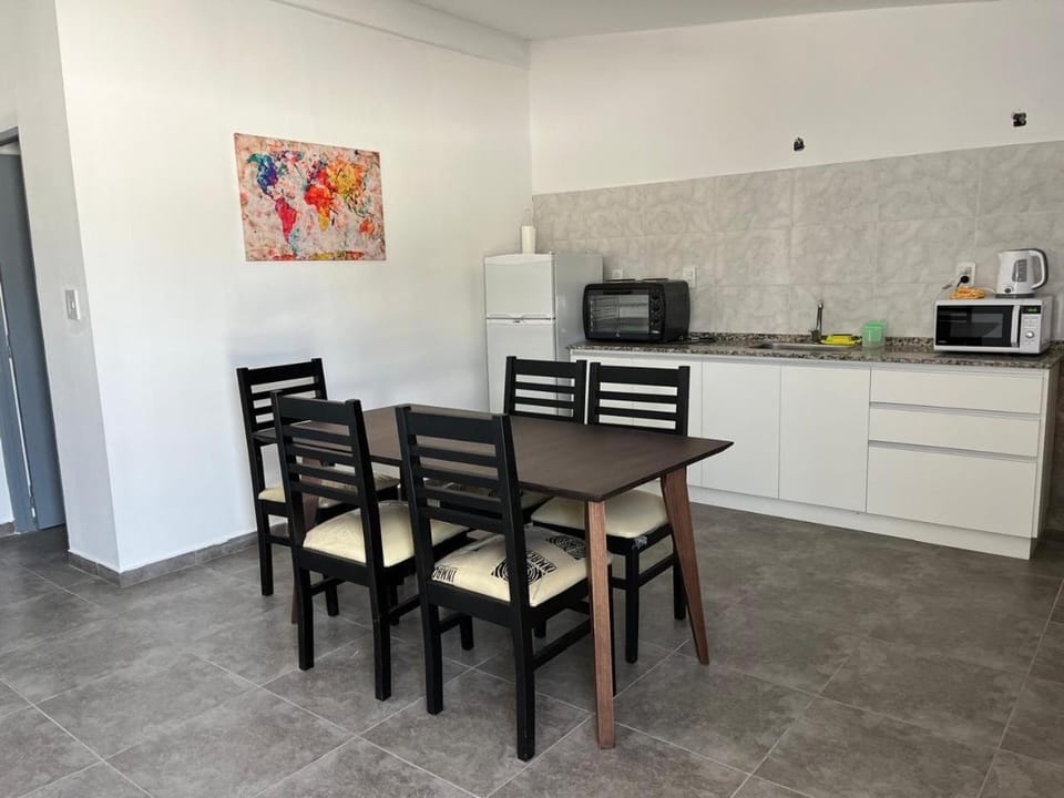 Kitchen or kitchenette, Dining area, oven