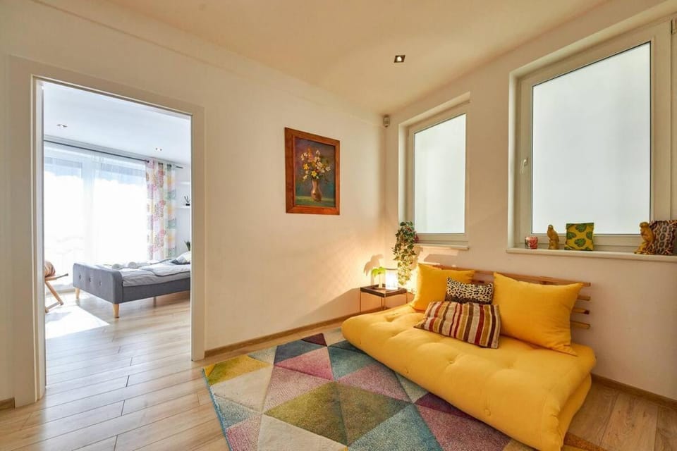 Bed, Photo of the whole room, Seating area, Bedroom