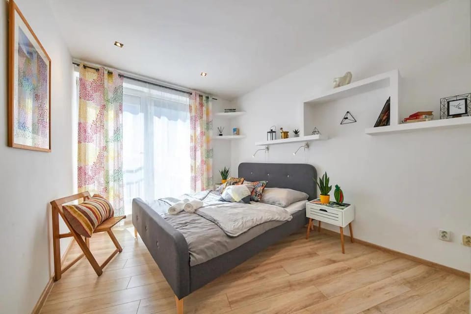 Bed, Living room, Photo of the whole room, Seating area, Bedroom, internet, towels