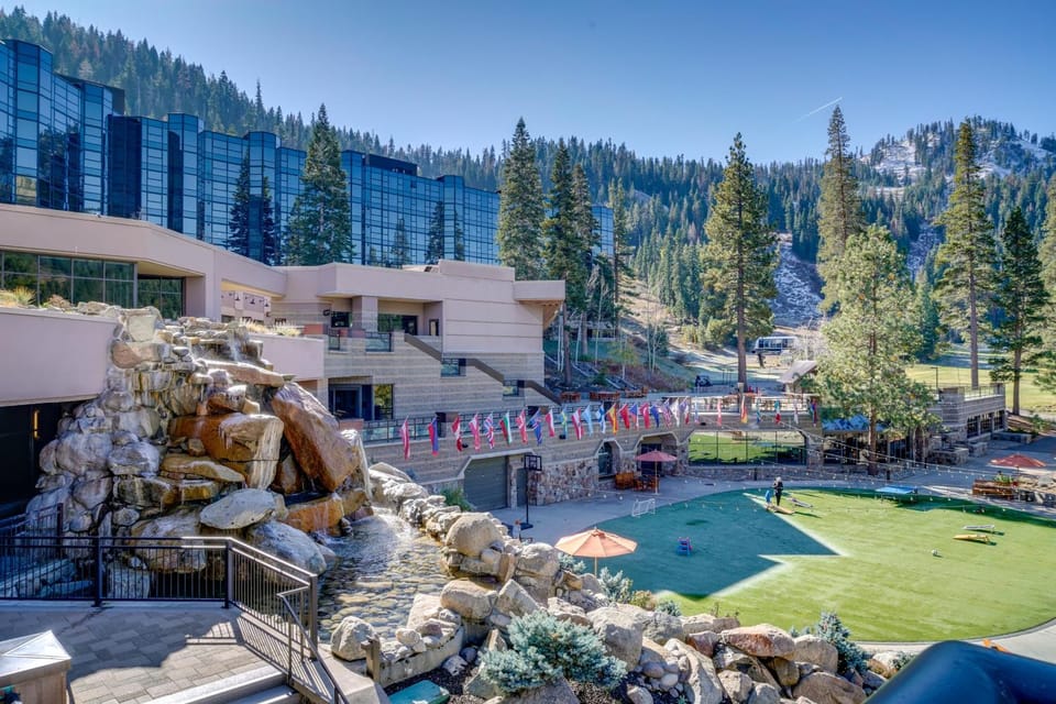 Olympic Valley Summer Sanctuary in Everline Resort Apartment in Palisades Tahoe (Olympic Valley)