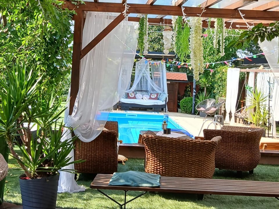 Smestaj sa bazenom Sunny Hill Apartment in Serbia
