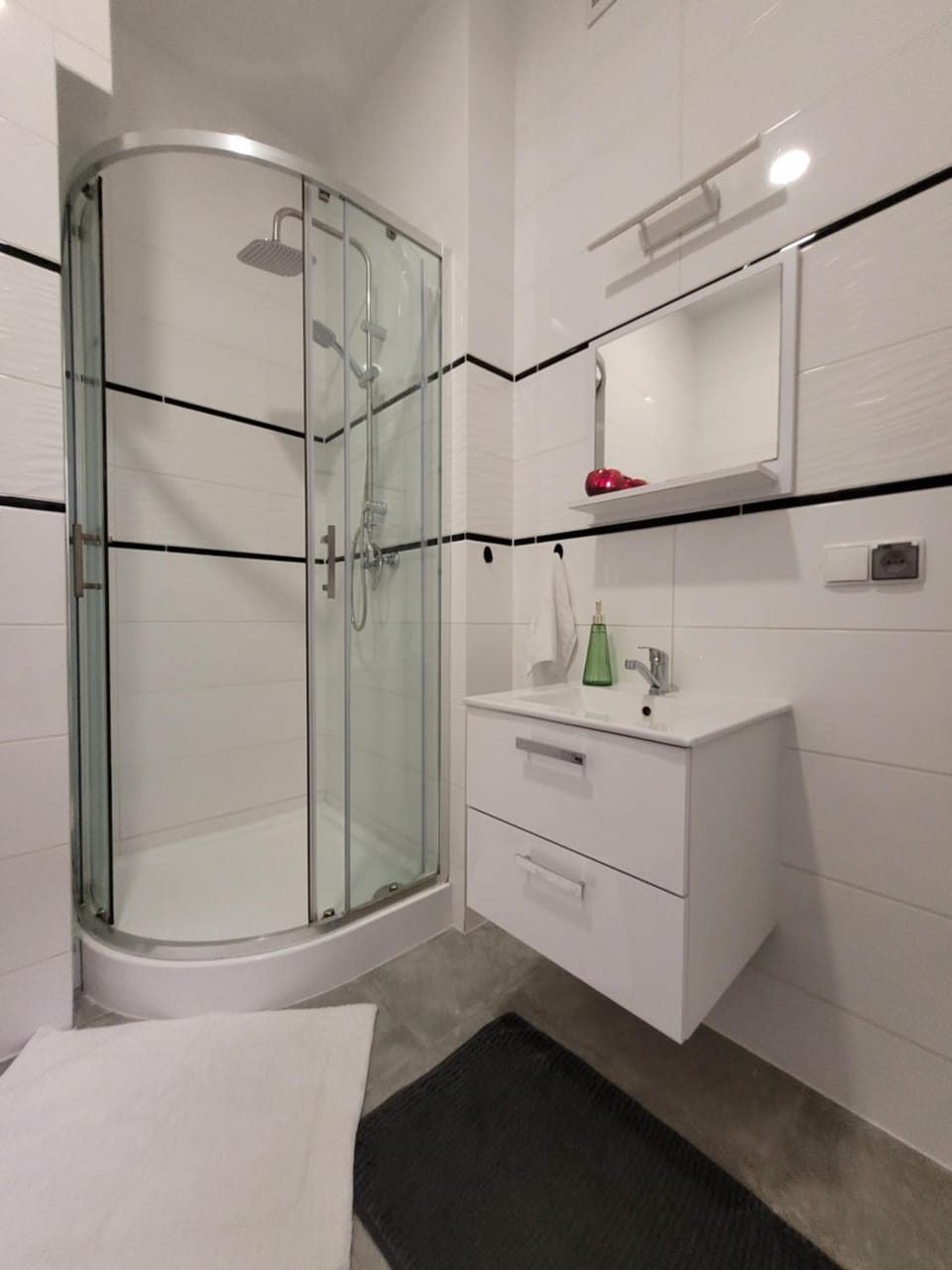 Shower, Bathroom, towels