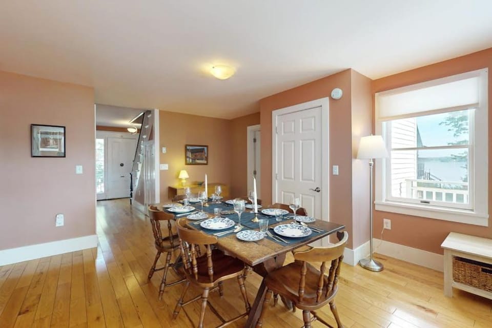 Seating area, Dining area