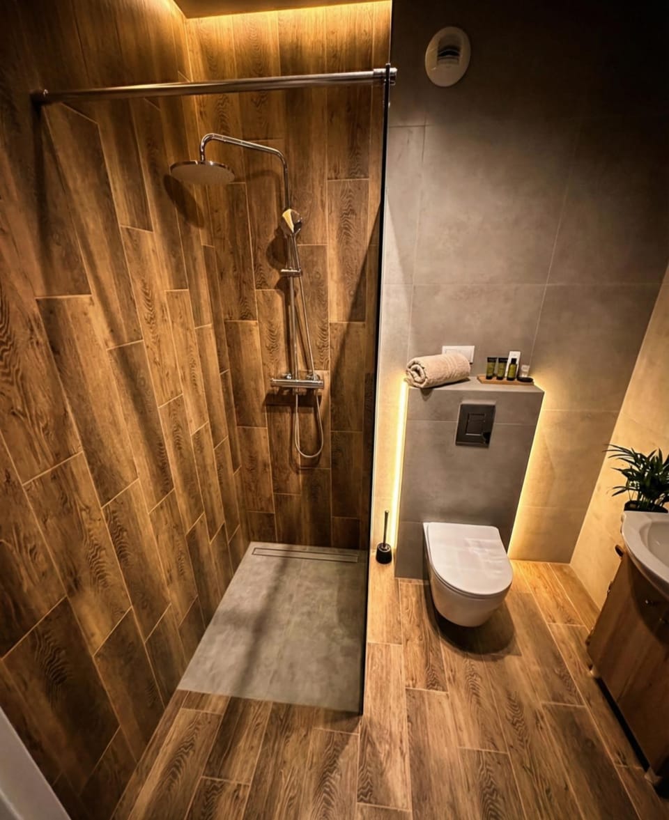 Shower, Toilet, Bathroom