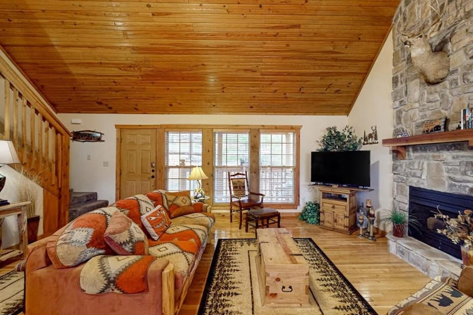 Lost Creek Haven House in Table Rock Lake