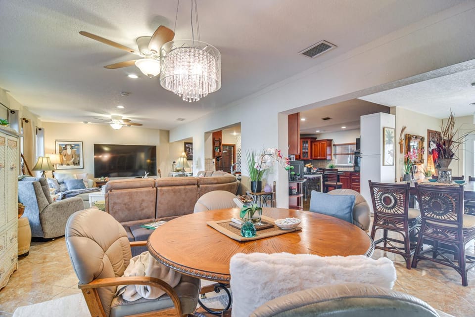 Bayfront St Petersburg Home w/ Hot Tub & Dock! House in Gulfport