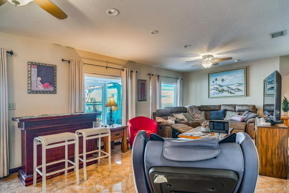 Bayfront St Petersburg Home w/ Hot Tub & Dock! House in Gulfport