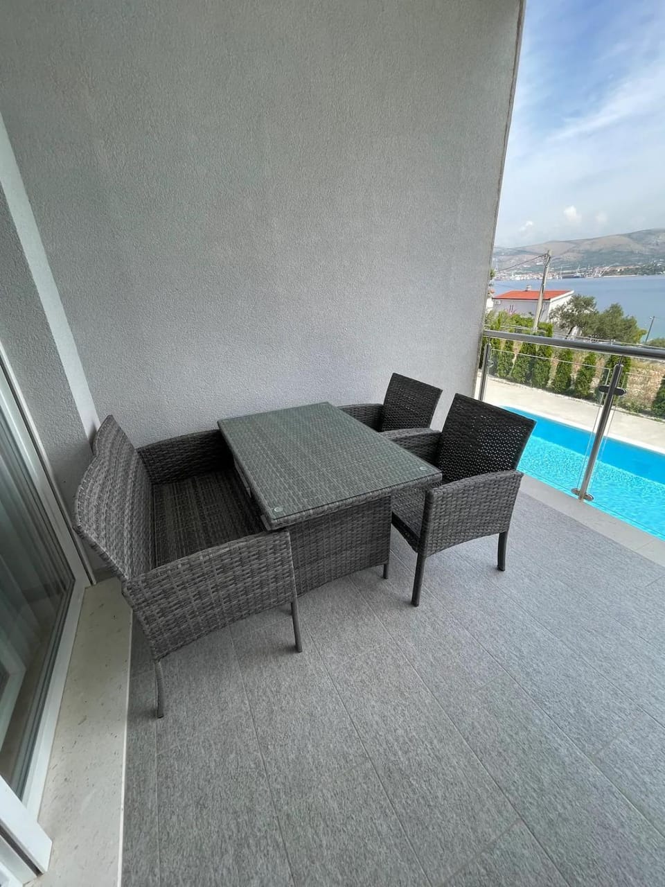 Seaesta Holiday - Nika Apartment in Okrug Gornji