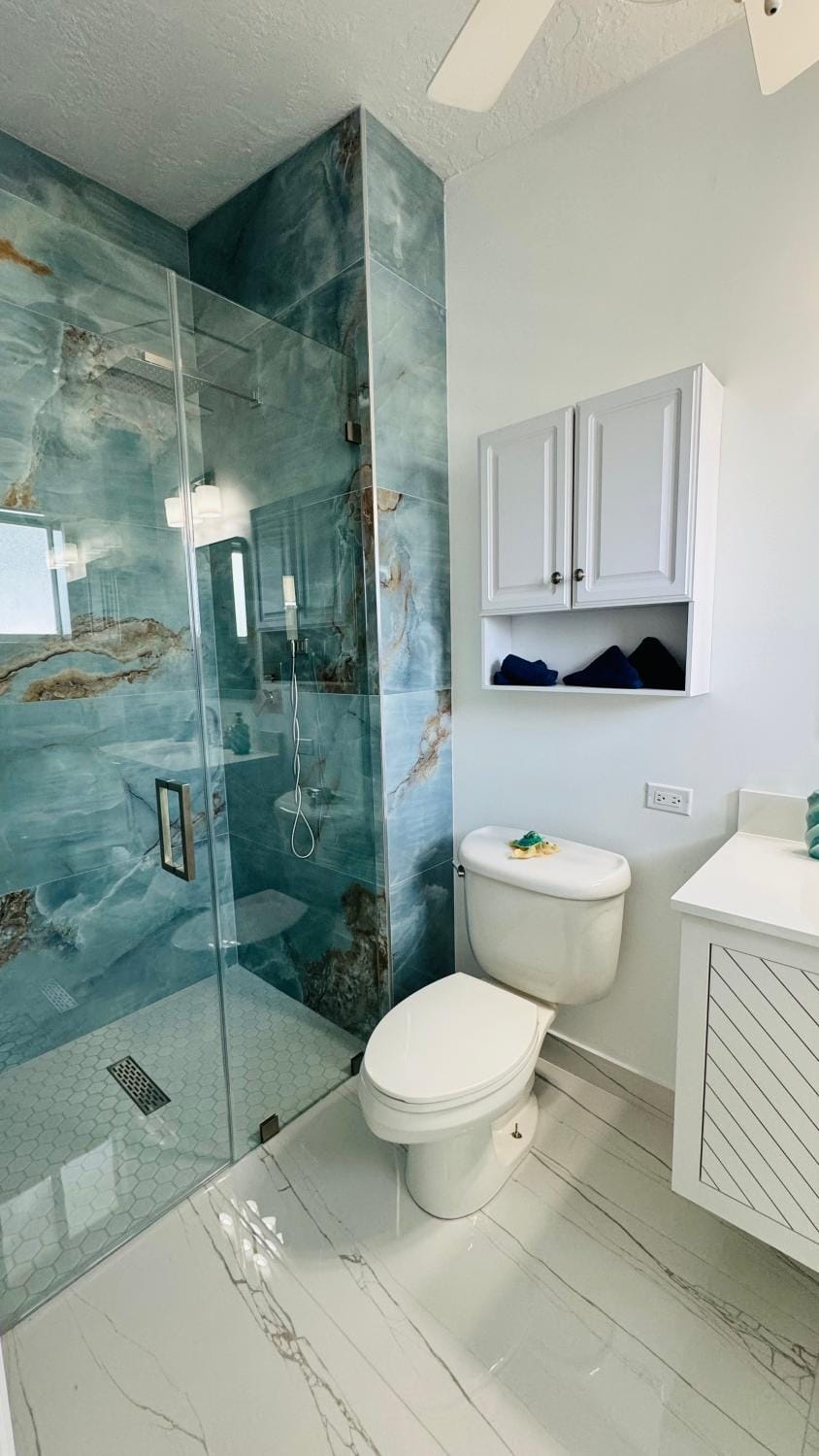 Shower, Toilet, Bathroom, towels