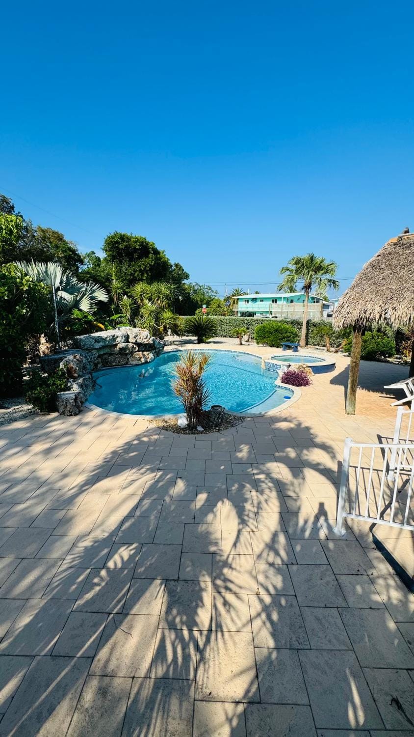 Swimming pool, sunbed