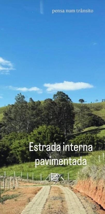 Cabana do Mato com ofurô, deixamos uma cesta para café da manhã e pet friendly House in State of São Paulo