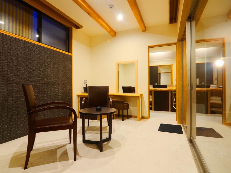 Living room, Photo of the whole room
