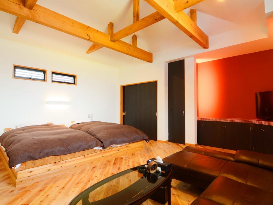 Photo of the whole room, Bedroom