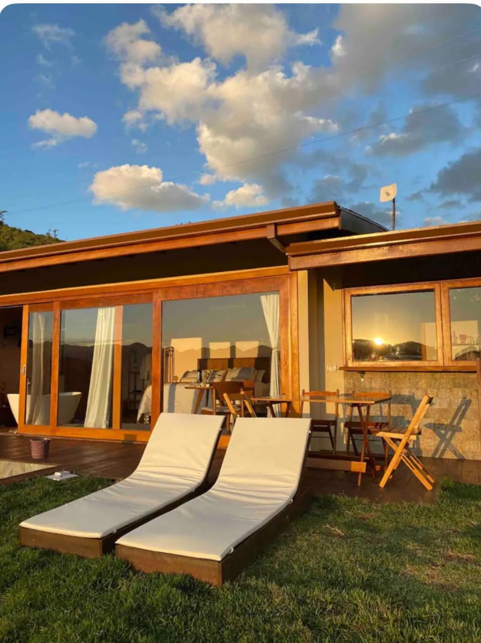 Property building, Patio, Balcony/Terrace, sunbed