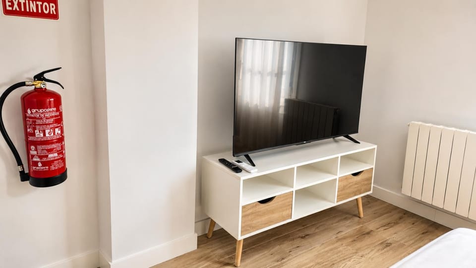 Communal lounge/ TV room, TV and multimedia