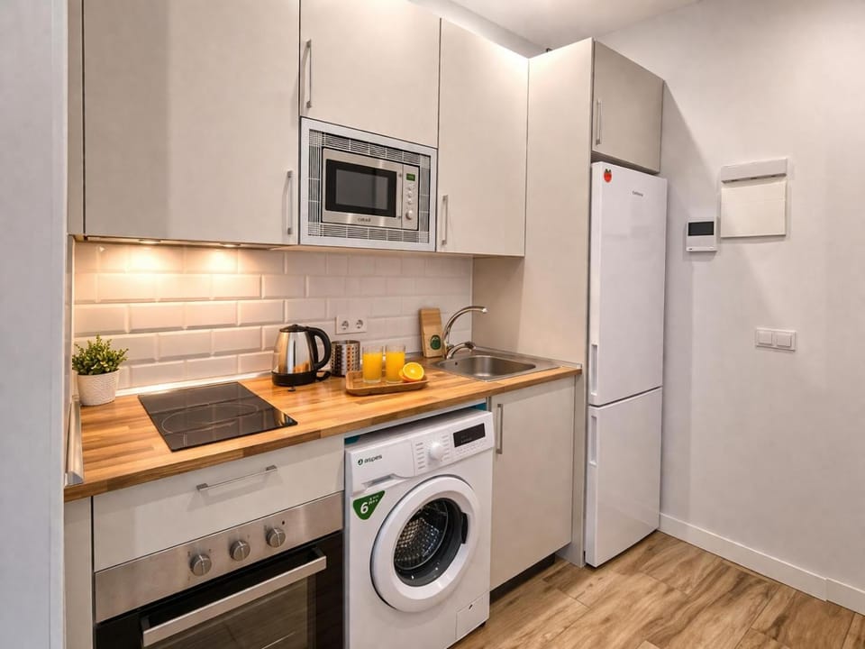 Kitchen or kitchenette, oven, stove, washing machine